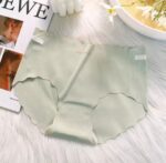 Ice Silk Seamless Women's Panties Breathable Soft Underwear Cozy Underpants Cute Briefs Skin-Friendly Female Lingerie