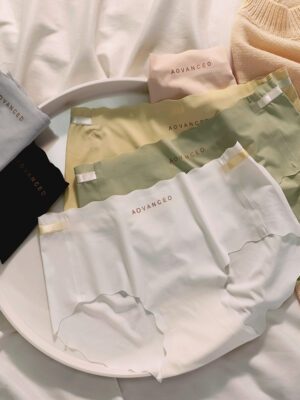 Ice Silk Seamless Women's Panties Breathable Soft Underwear Cozy Underpants Cute Briefs Skin-Friendly Female Lingerie