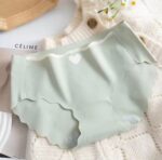 Women's Ice Silk Seamless Panties Soft Breathable Mid-Waist Briefs Comfortable Traceless Quick Dry Underwear Lingerie Intimates